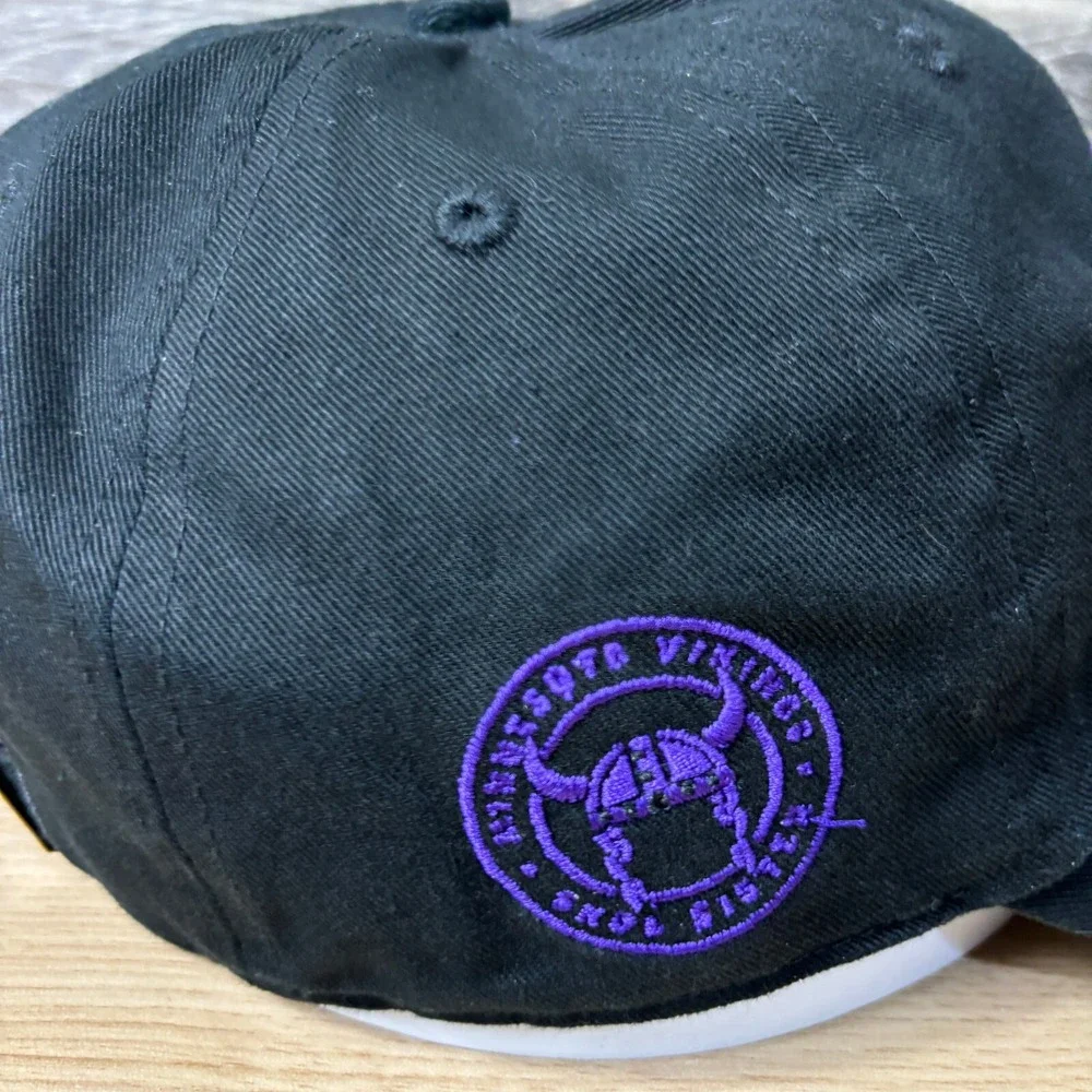 Minnesota Vikings Hat Cap Strap Back Womens Black SKOL Sister '47‎ Adjustable